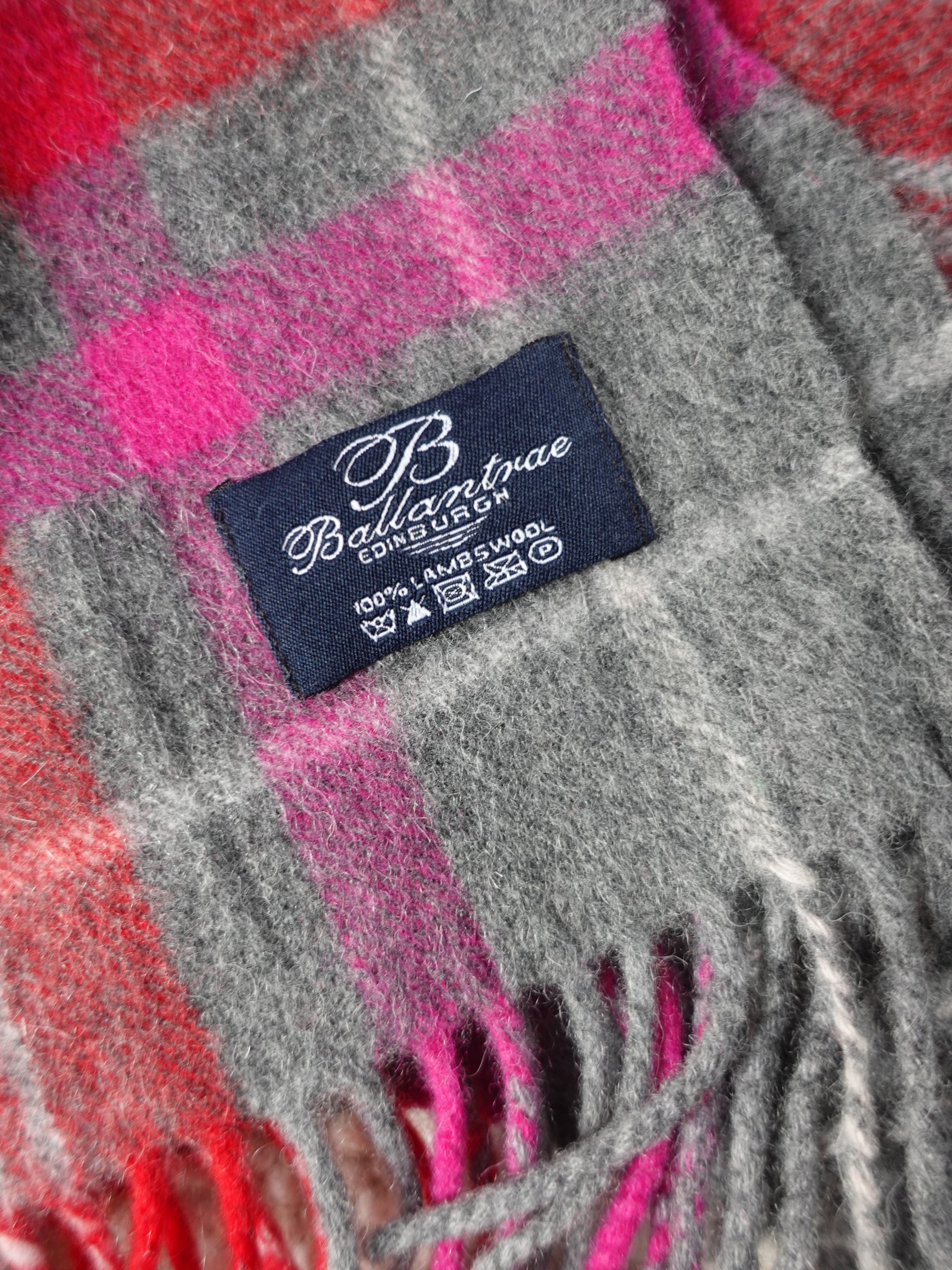 Rózsaszín kockás gyapjú sál