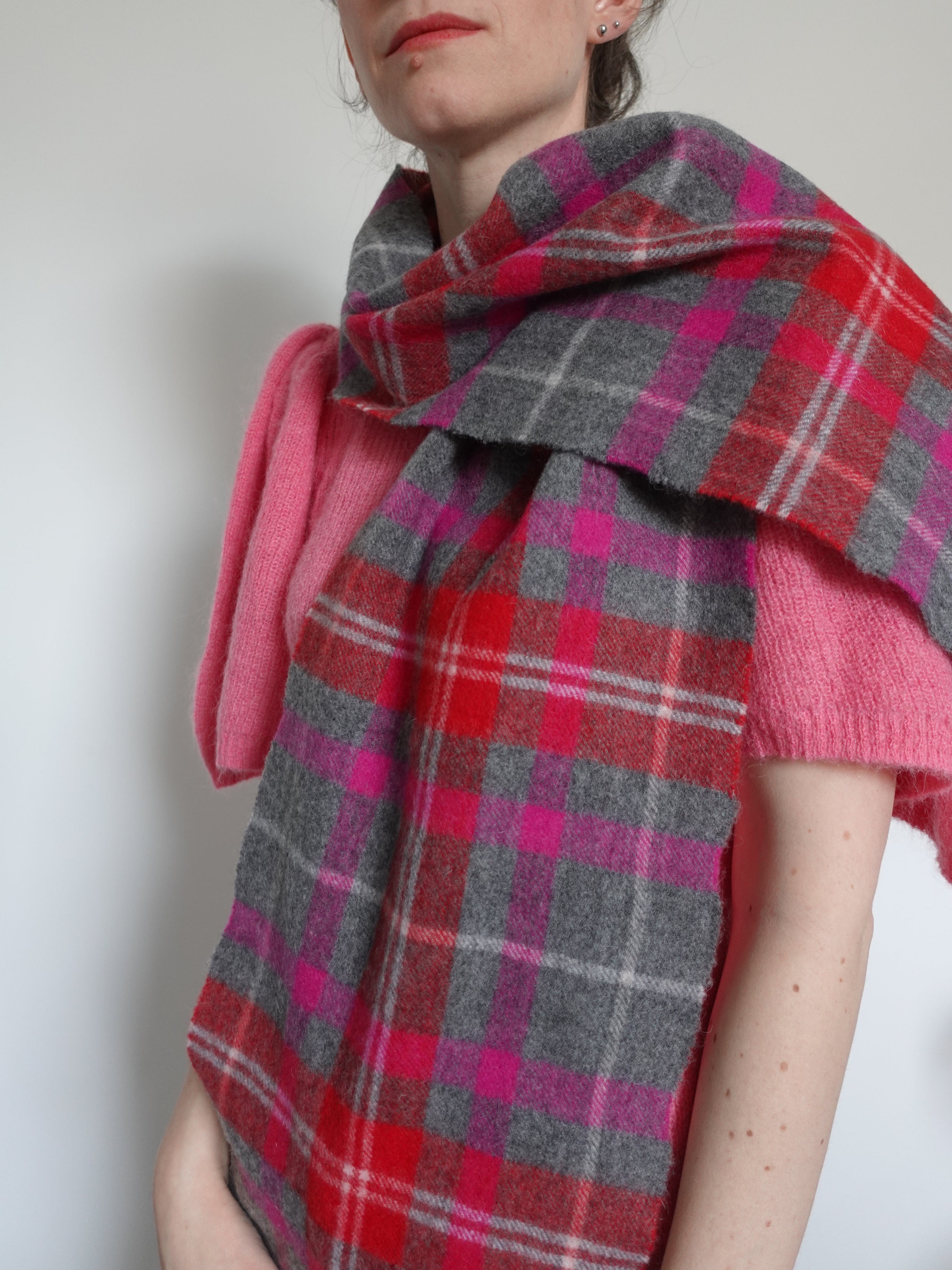 Rózsaszín kockás gyapjú sál